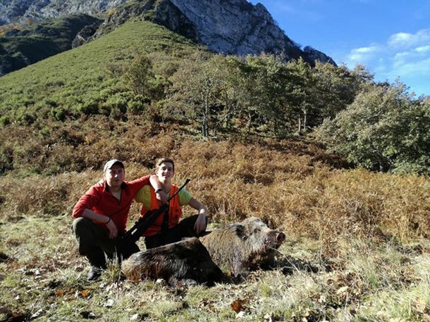 Componentes de la peña Quintana, en Campo de Caso. :: María josé Loza