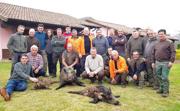 Triplete en el cuartel de Maliciegu para la cuadrilla que gestiona Luis Sierra en Onís. :: Pepillo