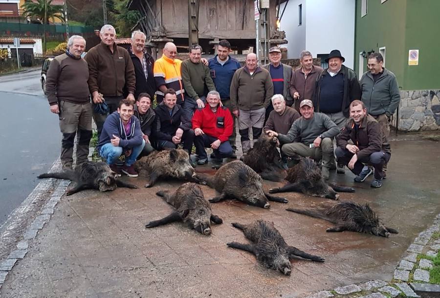 Ocho macarenos cobraba en Libardón el grupo piloñés de Tito Busto Naredo. :: E. C.