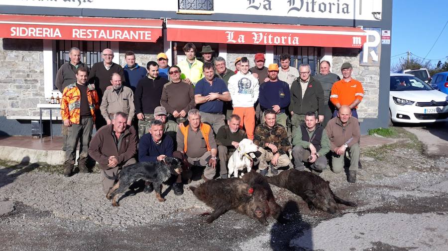 El grupo colungués de Jaime A. Llera consiguió el triplete en Lue y Selorio. :: E. C.