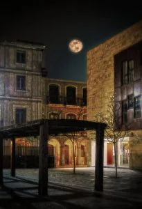 Luna llena en la plaza de Alfonso VI (Foto de José Luis González González)