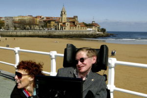 British astrophysicist Stephen Hawking (R) and his wife Elaine pose in front of the San Lorenzo beach in the northern Spanish city of Gijon April 10, 2005. Hawking, who won the Prince of Asturias Award for Concord in 1989, is in Asturias' capital to launch events celebrating the UNESCO-backed XXV Anniversary of the Prince of Asturias Awards with a conference scheduled for April 12. REUTERS/Alonso Gonzales